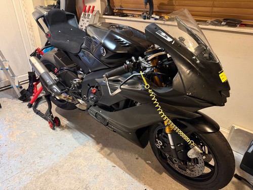 Yamaha race track bike - yamaha,