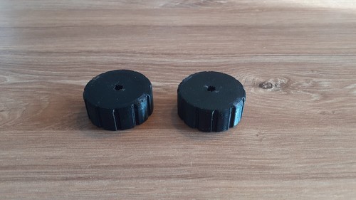 Tank rubber retaining rubbers