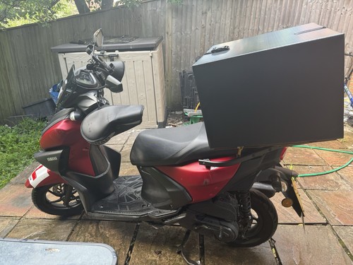 Yamaha rayzr 125cc red scooter - rayzr,