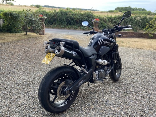 Yamaha motorbike 2011 - motorbike,