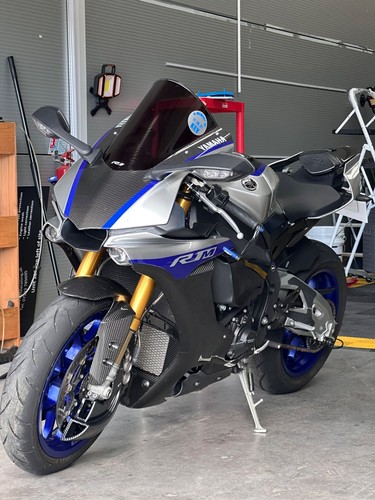 Yamaha r1m - yamaha,