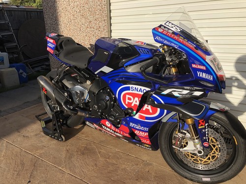 Yamaha race track bike - r1, race/track
